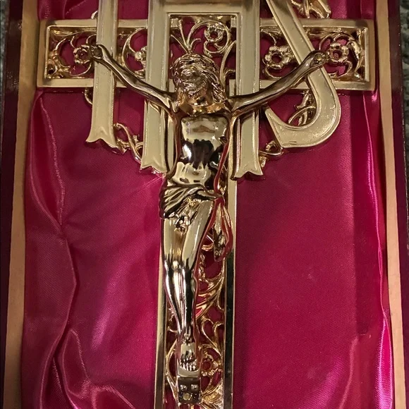 Vintage NOS Gold Tone IHS INRI Filigree Crucifix Wall Hanging in Original Box - Picture 4 of 6